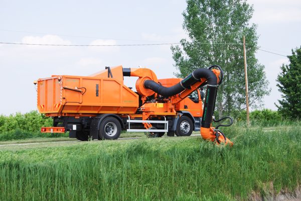 Brazo cortacésped con aspirador Cyclone AC de Hymach